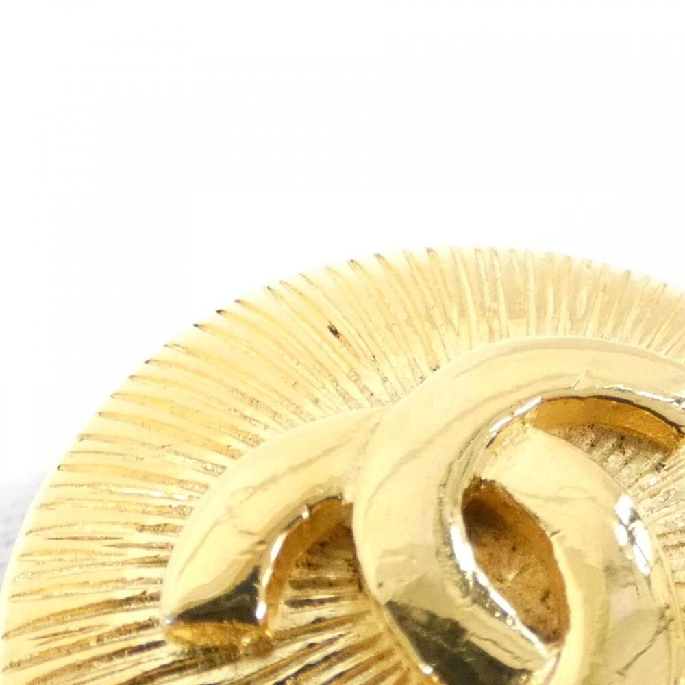 CHANEL Gold Brooch - Picture 4 of 5